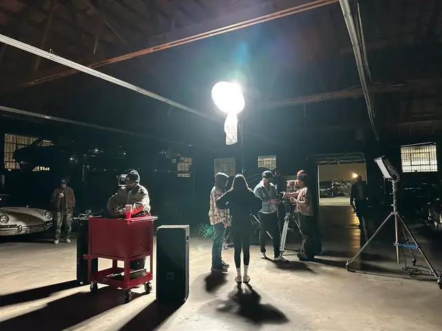 Comfortable · behind the scenes · photo 12