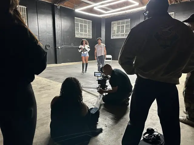 Comfortable · behind the scenes · photo 13