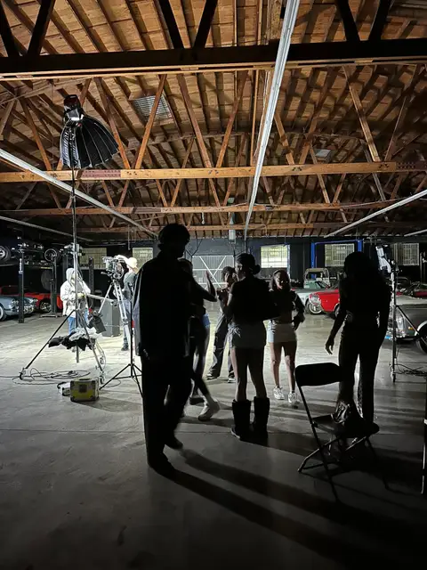 Comfortable · behind the scenes · photo 17
