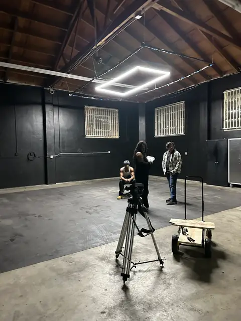 Comfortable · behind the scenes · photo 19