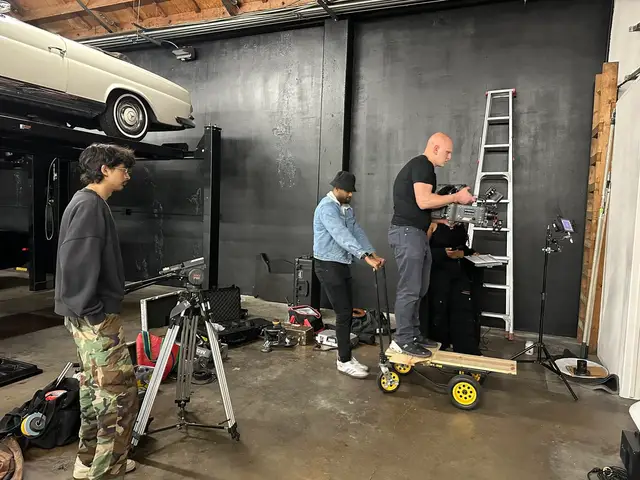 Comfortable · behind the scenes · photo 23